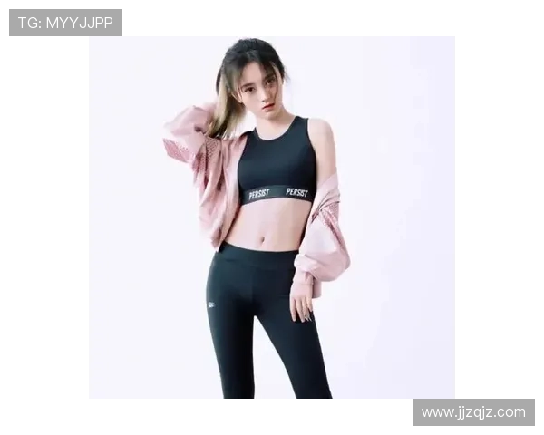 各国足球明星展现完美腹肌的魅力瞬间与健身秘诀分享